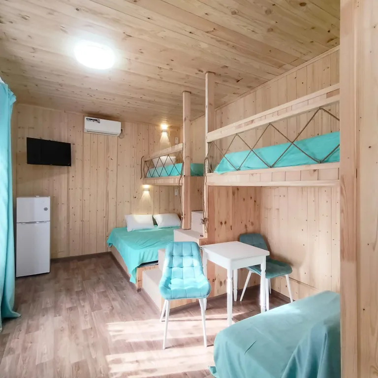 Дизайнерский домик-студия в бирюзовом стиле