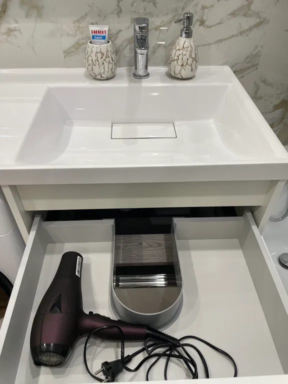 Просторная, после ремонта, квартира на Набережной, в центре города