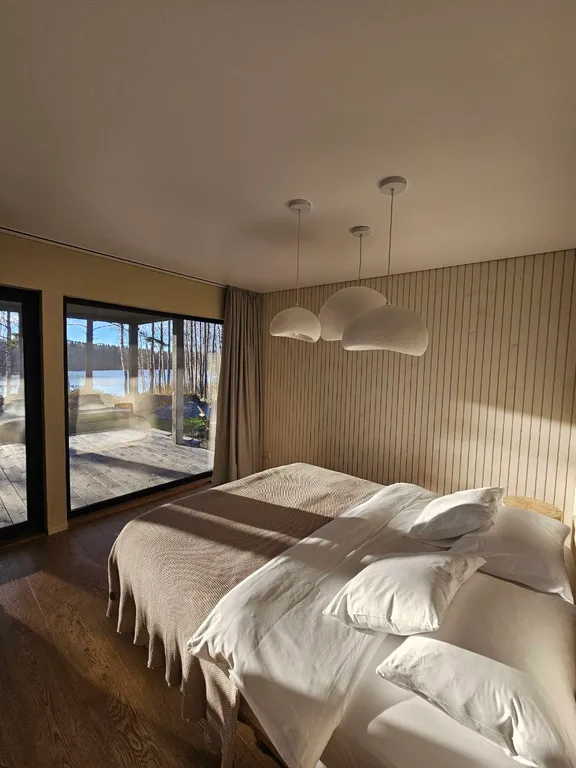 Вилла Nelli с видом на озеро и зоной барбекю среди каменной россыпи