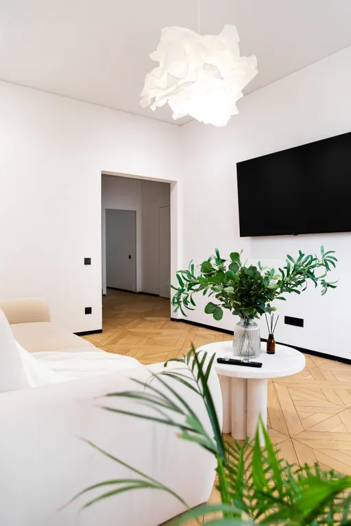 Стильная двухкомнатная квартира у моря