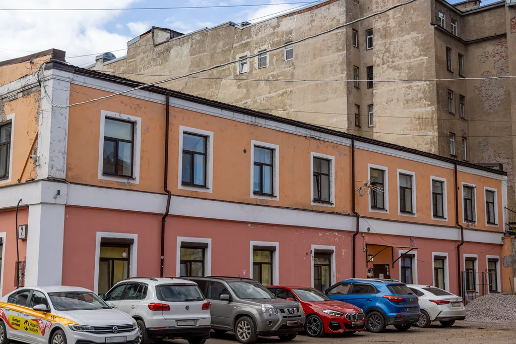 Студия рядом с ТРЦ Галерея
