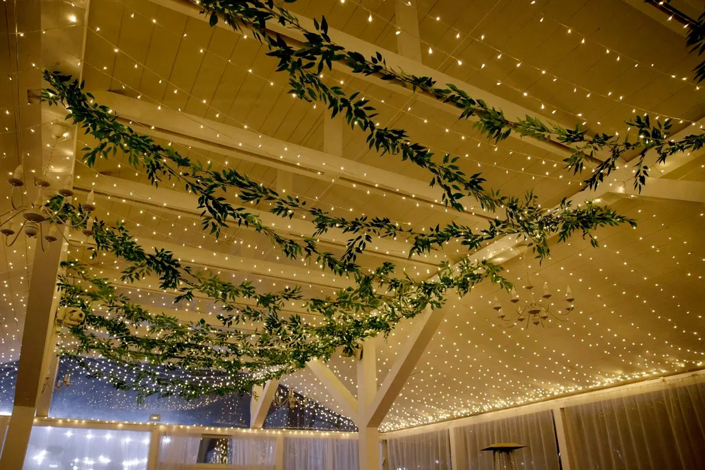 Белоснежная веранда и усадьба