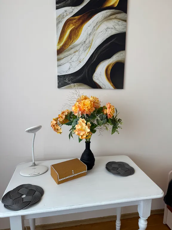 Красивая трёхкомнатная квартира в центре с видом на площадь