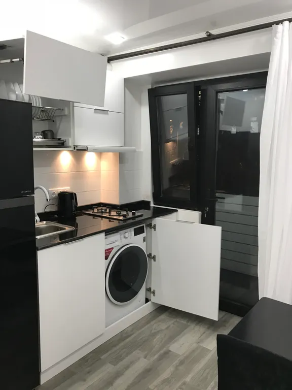 Квартир в старом Батуми, в районе Драматического театра, с большим балконом