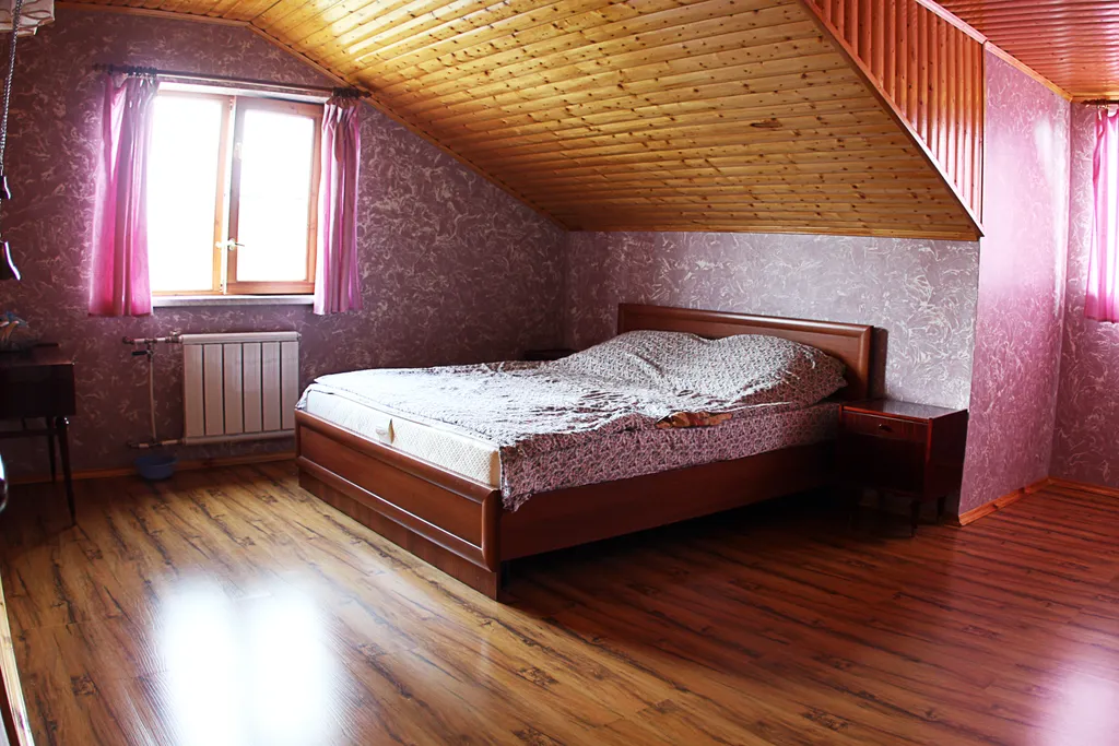 Дом в деревне с баней и камином