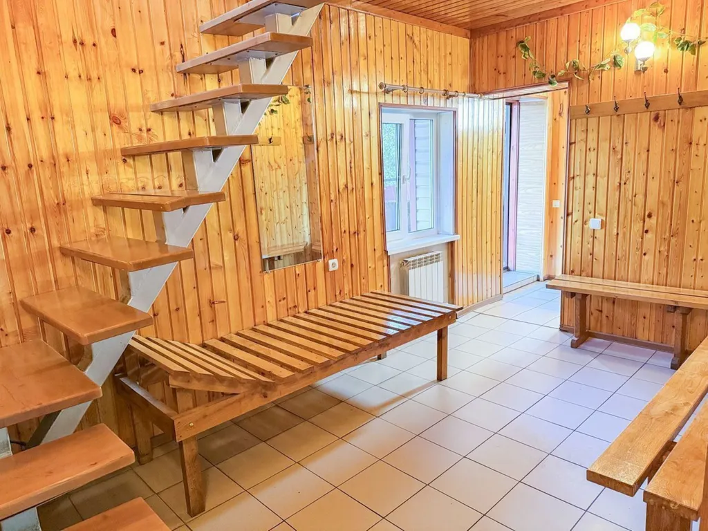 Дом с баней и бассейном