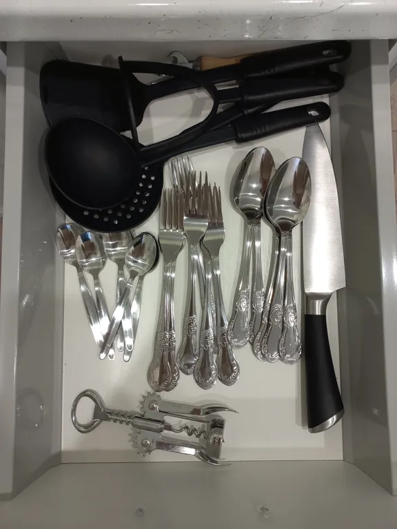 Любимый уголок у глобуса