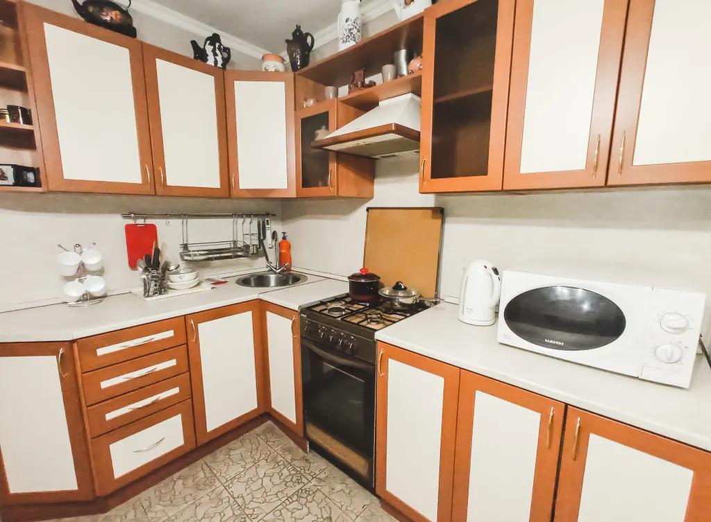 Трёхкомнатная квартира в центре на площади Ленина