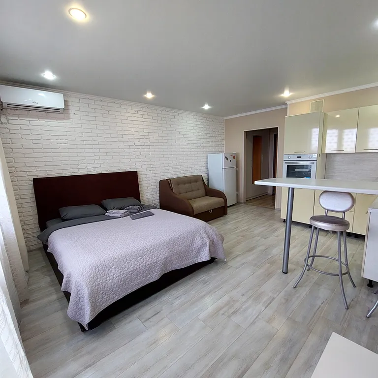 Уютная студия с шикарным видом из окна и с очень удобным месторасположением