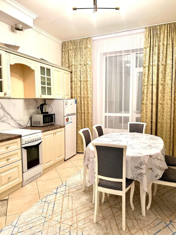 Трехкомнатная квартира около Mega Silkway