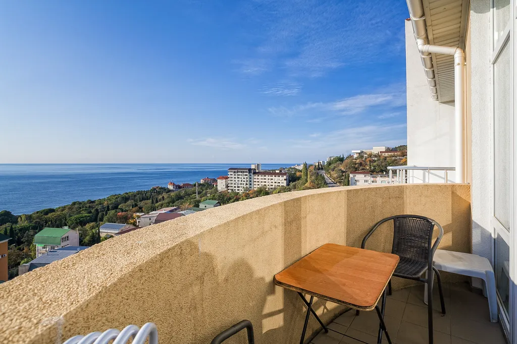 Студия на двоих с балконом у моря