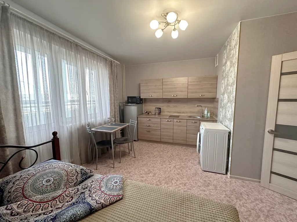 Кардиоцентр через дорогу