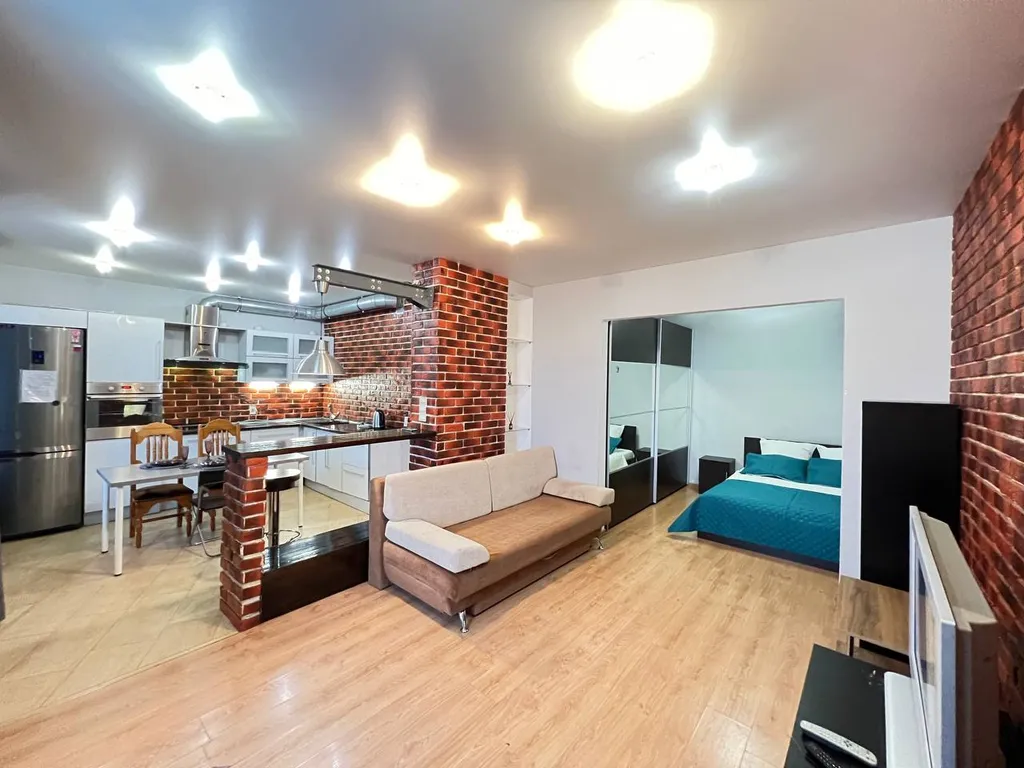 Видовая квартира с дизайнерским ремонтом в центре