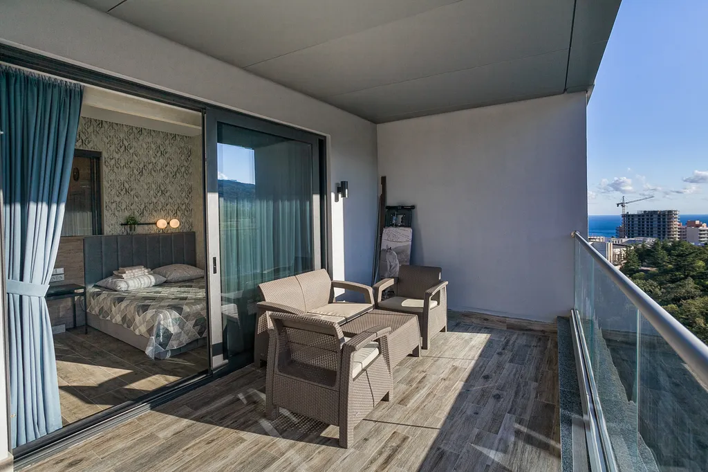 Видовая квартира с панорамой на горы в Приморском парке