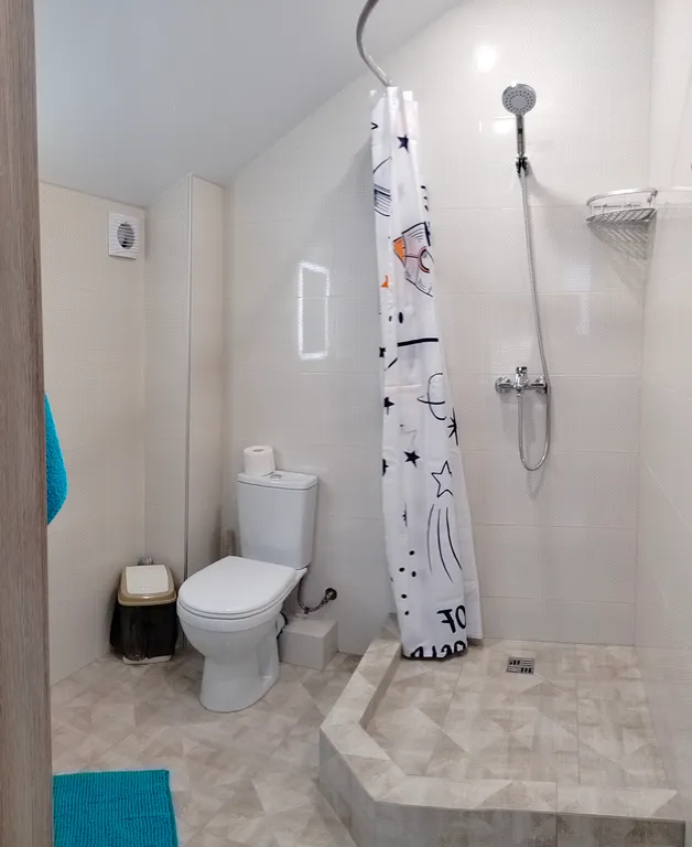 Большой дом с 5 изолированными комнатами в центре