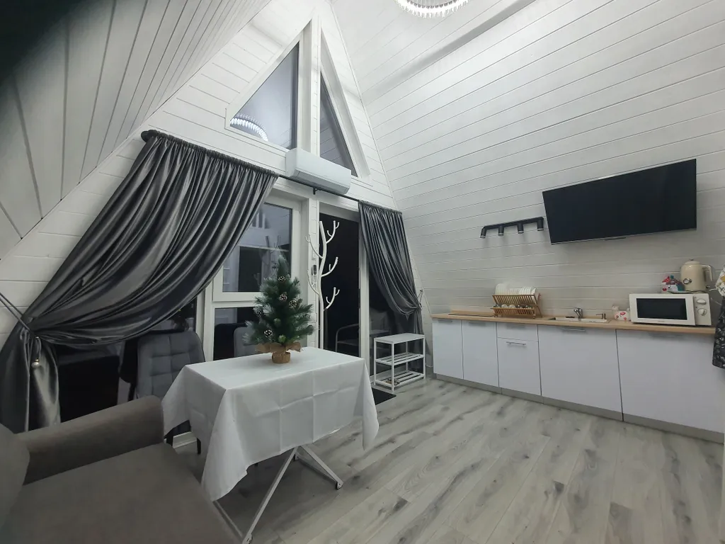 Дом а-фрейм с банным чаном, бассейном, беседкой, парковкой в Сочи