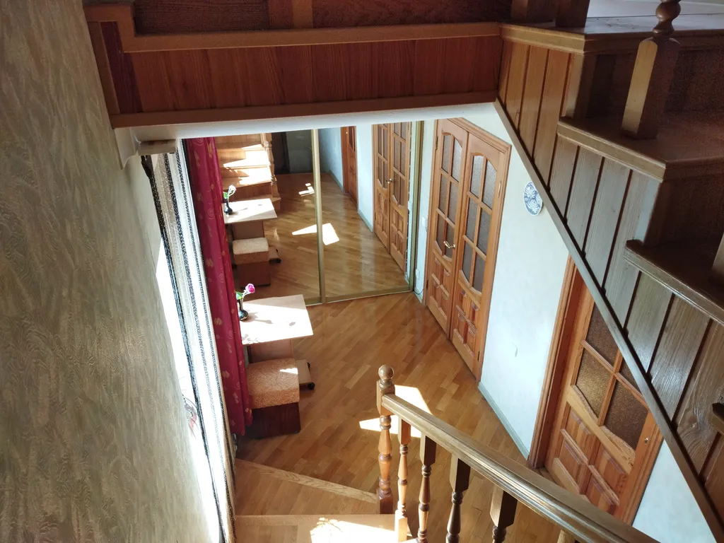 Просторная двухэтажная квартира на площади Возрождения