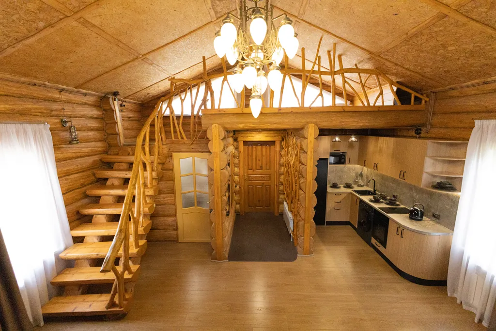 Бревенчатая изба с уникальной отделкой