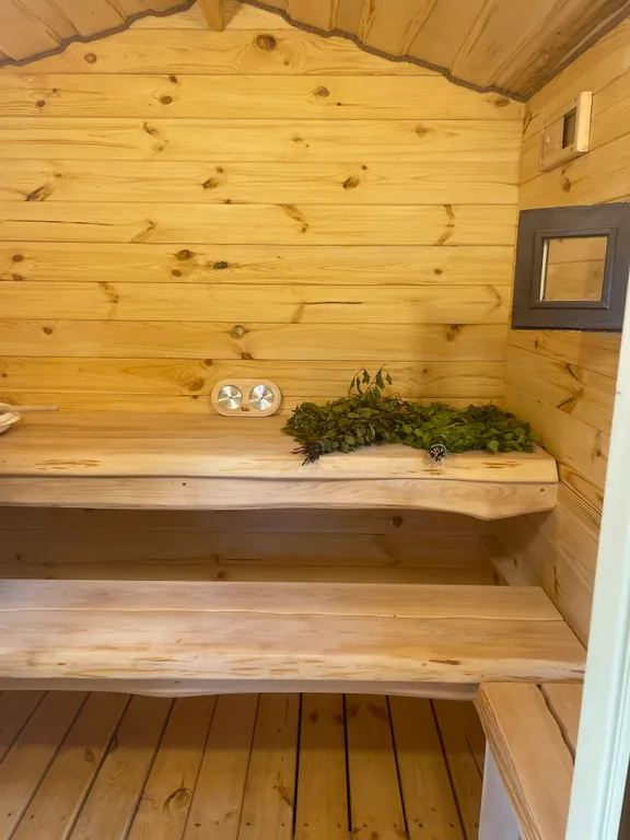 Сказочный А-фрейм с отдельной баней из липы в заповедном лесу