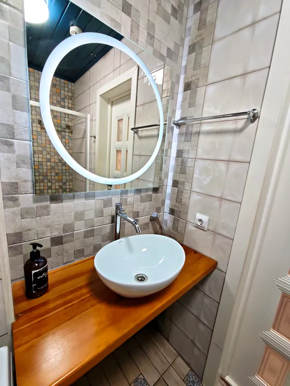 Дизайнерская студия с роскошным камином