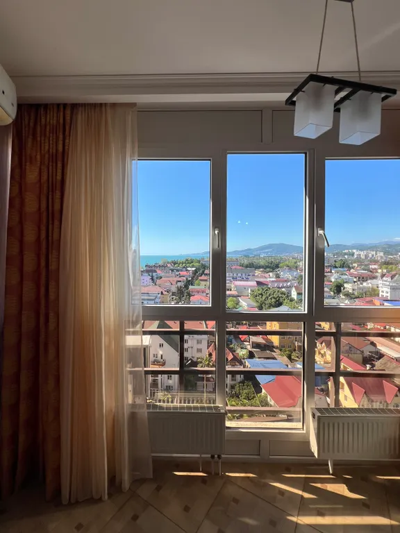 Квартира с видом на море и горы в центре Адлера