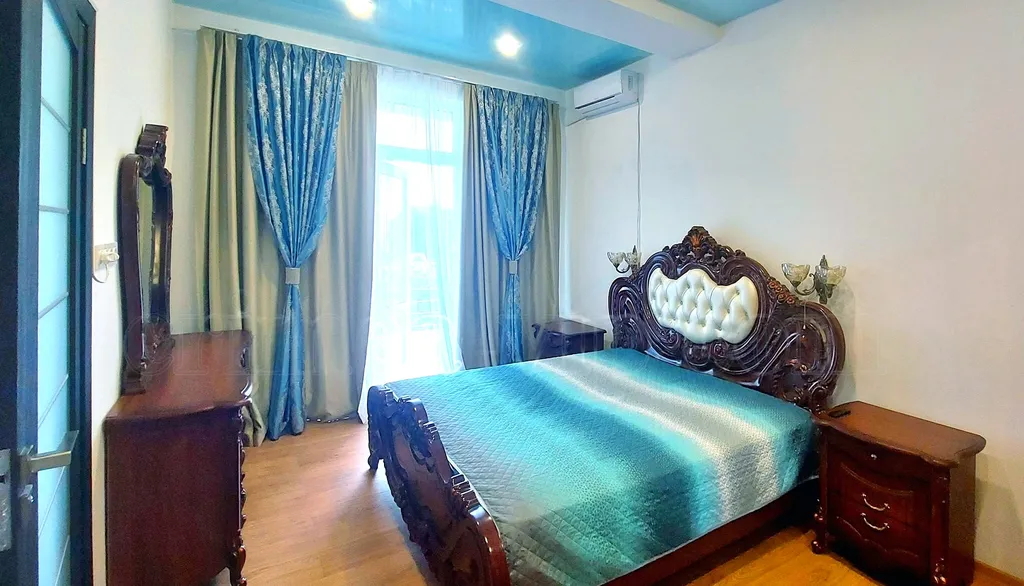 Дом с бассейном в районе Артека и горы Аю-Даг