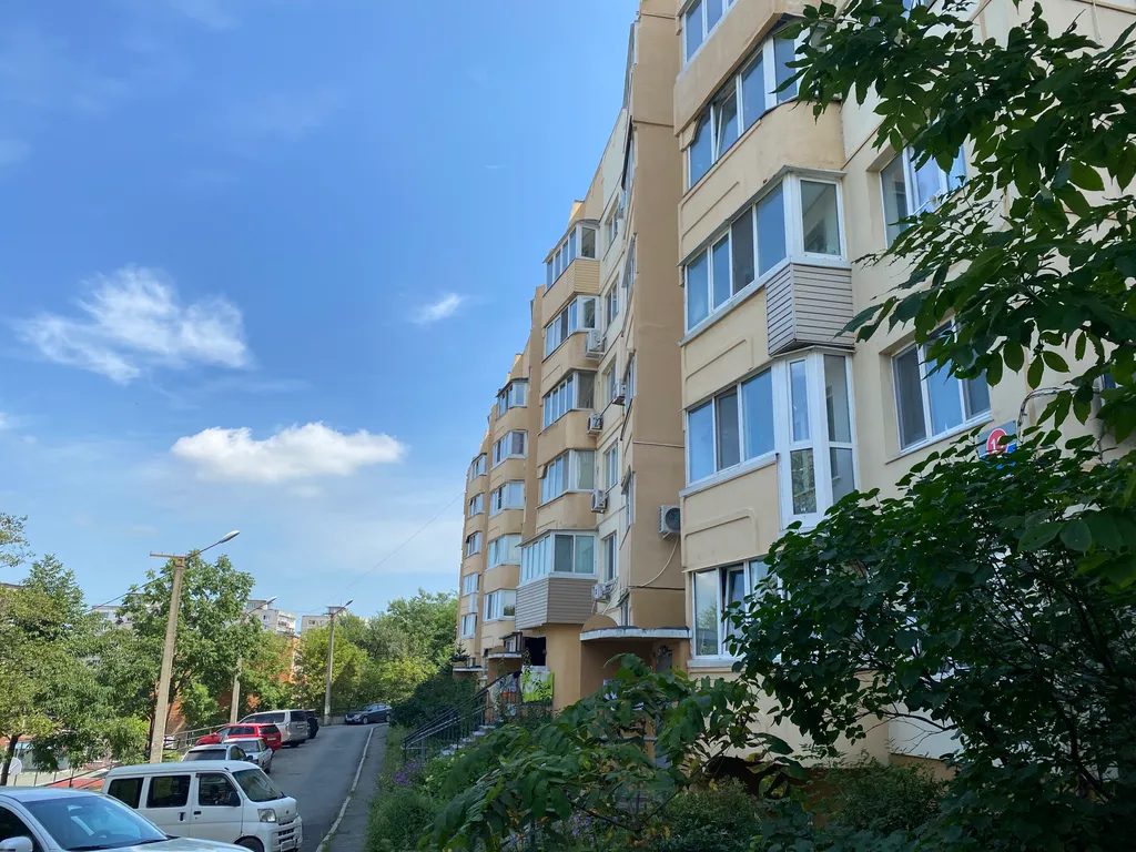 Первая речка, рядом с пляжем на мысе Кунгасный