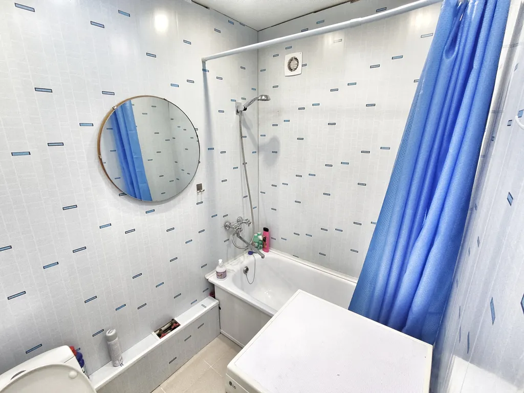 Квартира на кольце мира и обручева