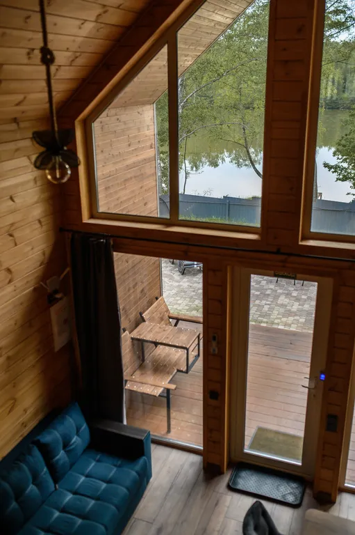 Дом с сауной на берегу реки