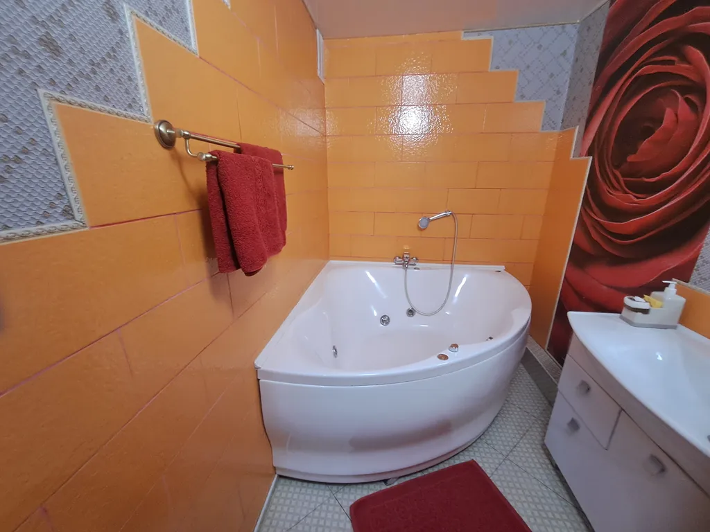 Квартира 1-комнатная квартира с кондиционером и джакузи с дизайнерским ремонтом — Барнаул