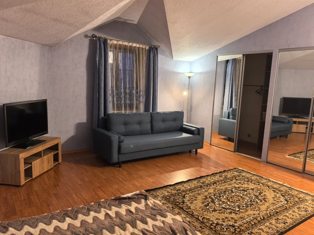 Двухуровневая четырёхкомнатная квартира с сауной