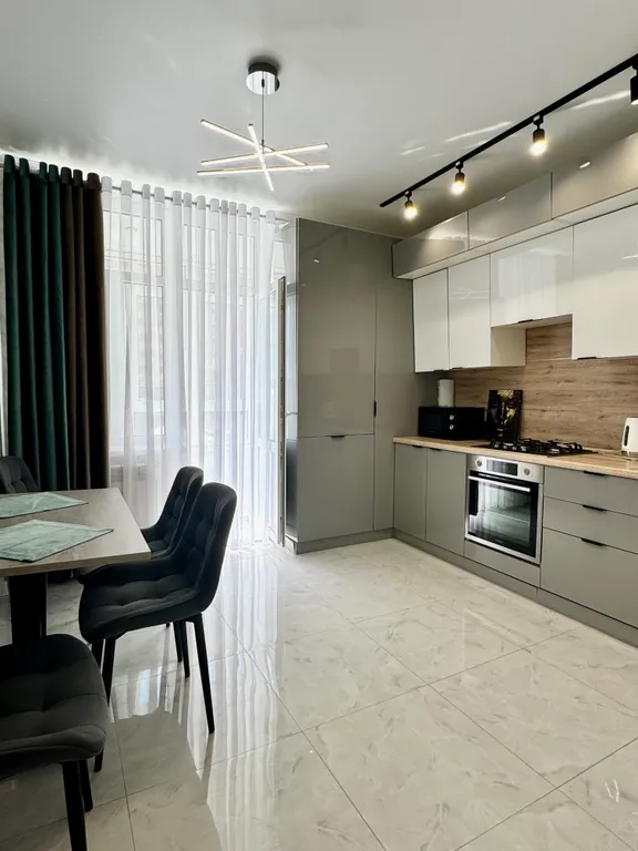 Просторная двушка рядом с фонтаном