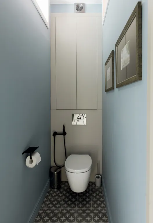 Яркая сталинка с балконом и видом на бульвар