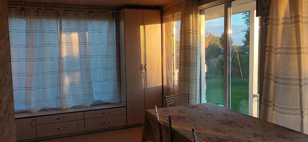 Светлая дача с большими окнами