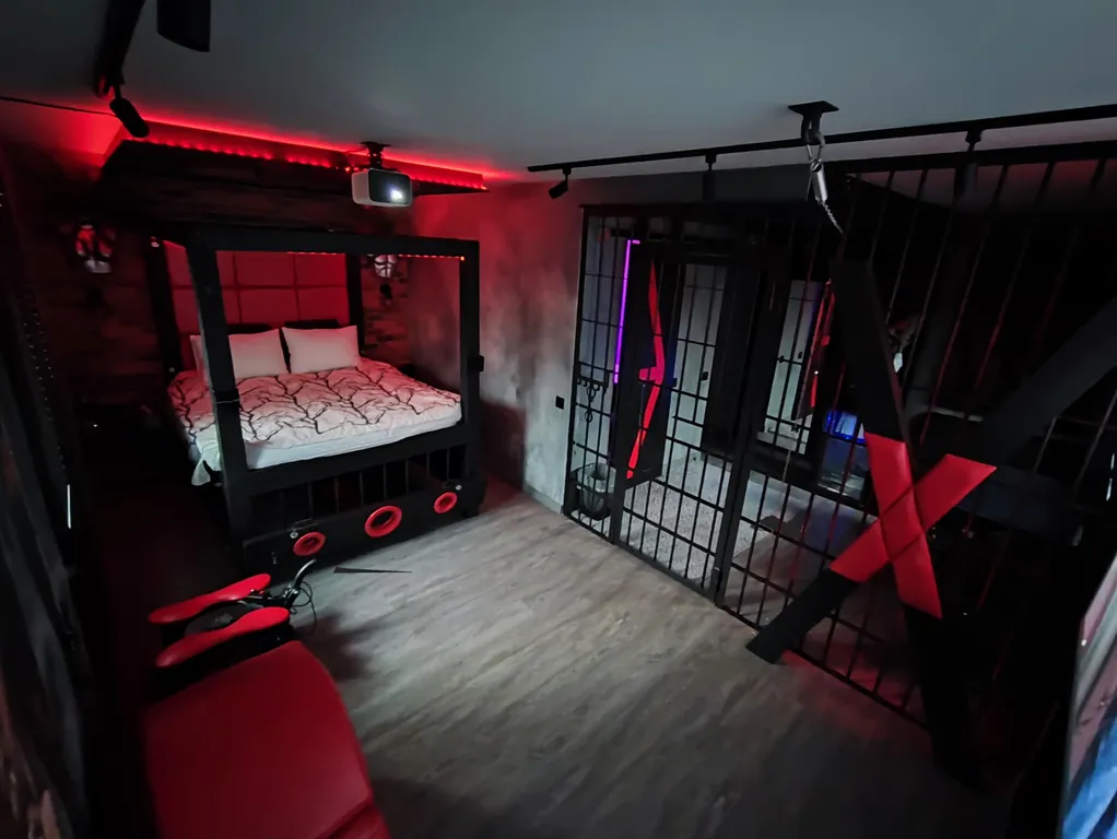 Квартира Тематическая пространство - Две грани — аренда посуточно в Уфа