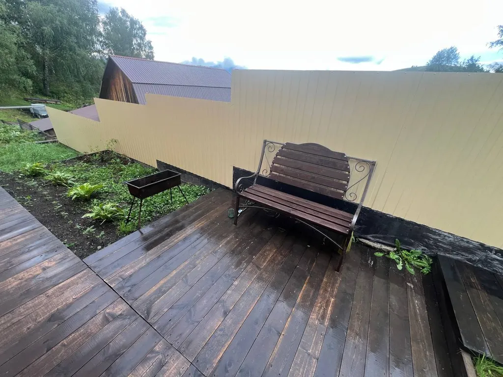 Уютный дом у леса