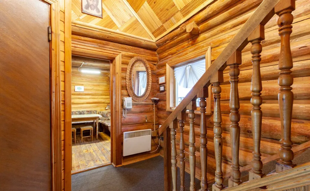 Дом в лесу на озере Селява