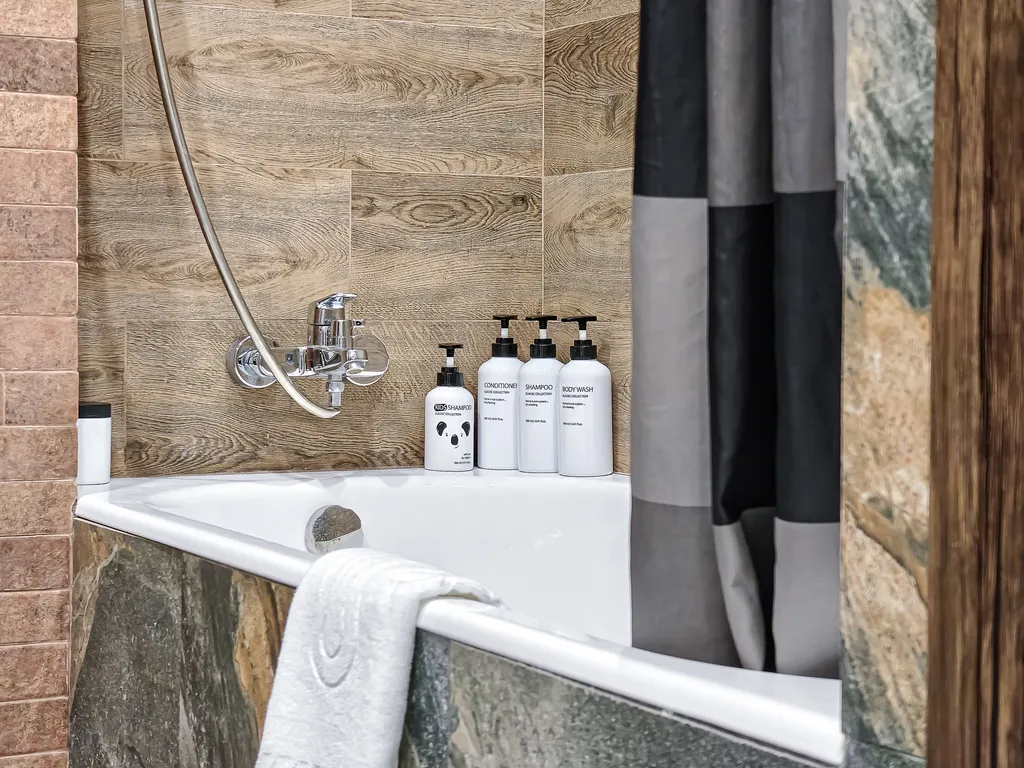 Масштабная двухкомнатная с кроватью super king-size в ЖК Дождь