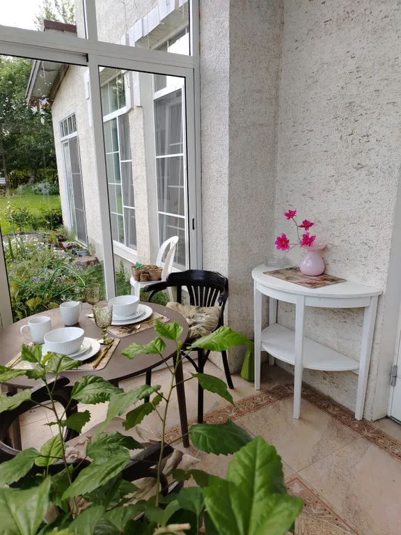 Уединенная часть дома с садом и барбекю