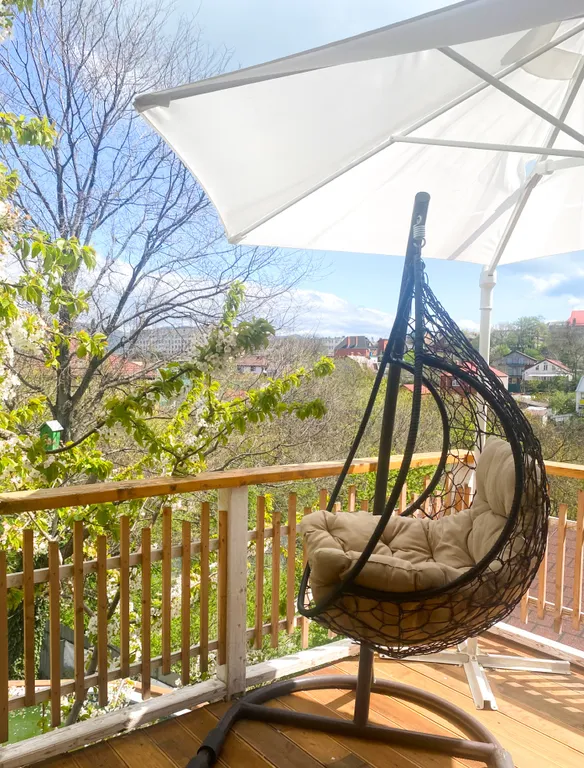 Дом с подогреваем бассейном, зоной отдыха в самом центре Новороссийска