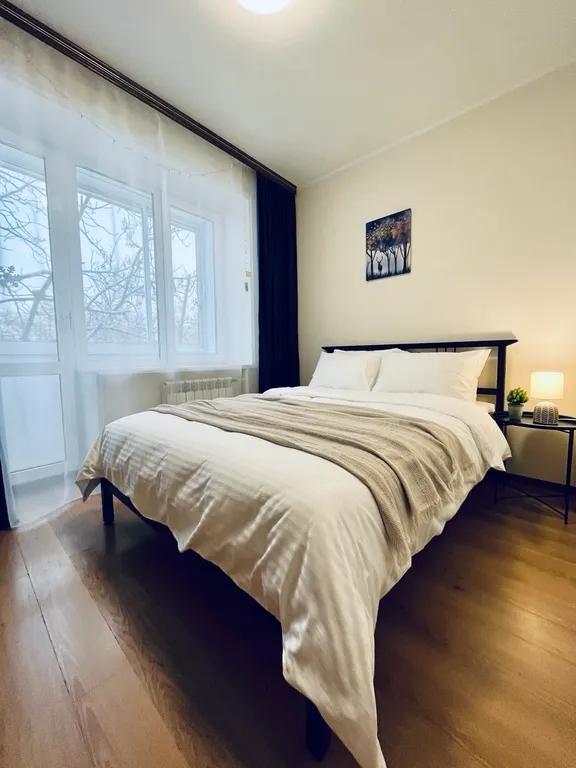 Квартира Уютная евро 3-комнатная квартира в 1 минуте от метро Академическая — Москва