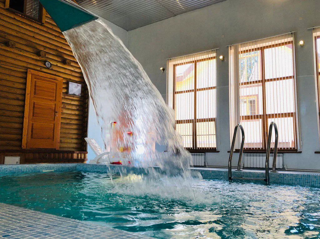 Дом с баней и бассейном