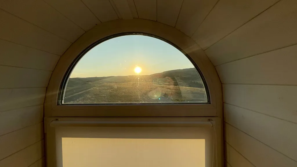 Купольный дом с видом на горы и море