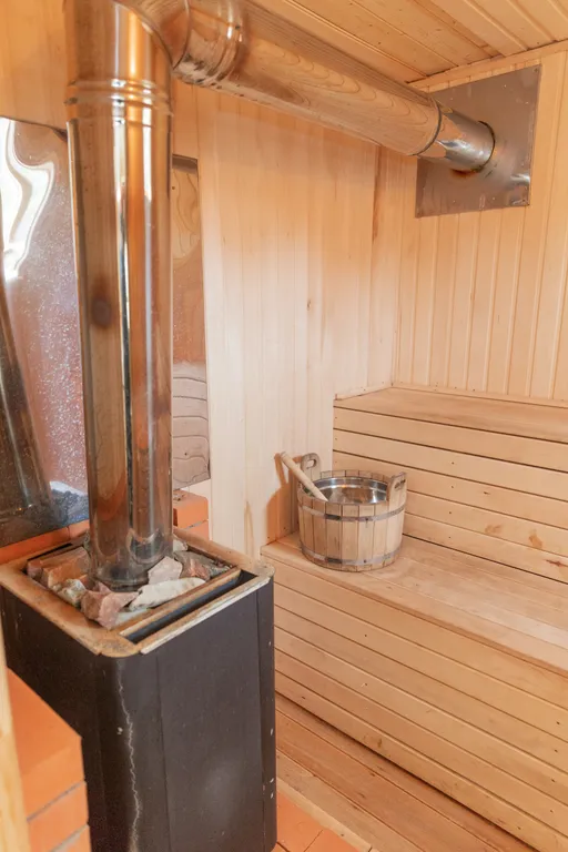 Коттедж Домик на берегу озера с чаном и рыбалкой — Голыгино