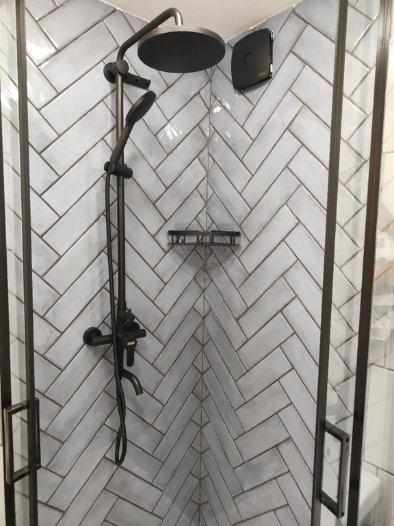 Домик на берегу озера в современном стиле со всеми удобствами