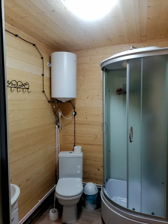 Барнхаус с видом из панорамных окон на красивый пейзаж Домбайских гор