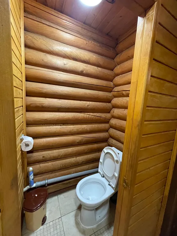 Коттедж с двумя спальнями, баней и открытым бассейном