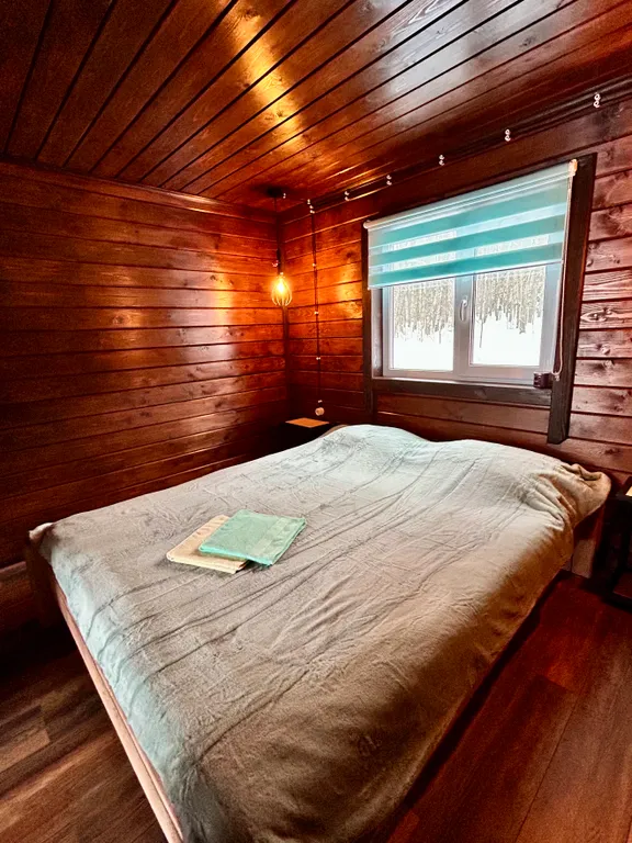 Уютный дом на берегу озера