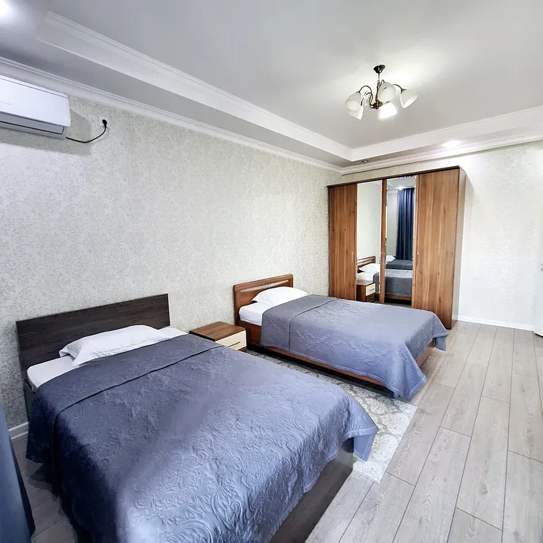 Апартаменты в центре с видом на город и горы