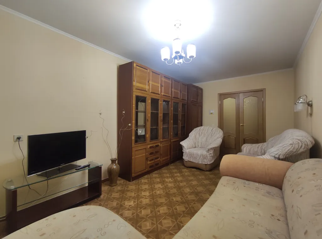 Квартира 3-комнатная квартира ochre apartament у Нефтегазового университета — Тюмень